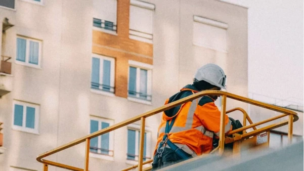 La importancia de la seguridad en maquinarias pesadas en entornos industriales