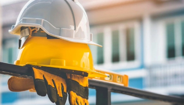 ¿Por qué es importante la protección para la cabeza en el trabajo