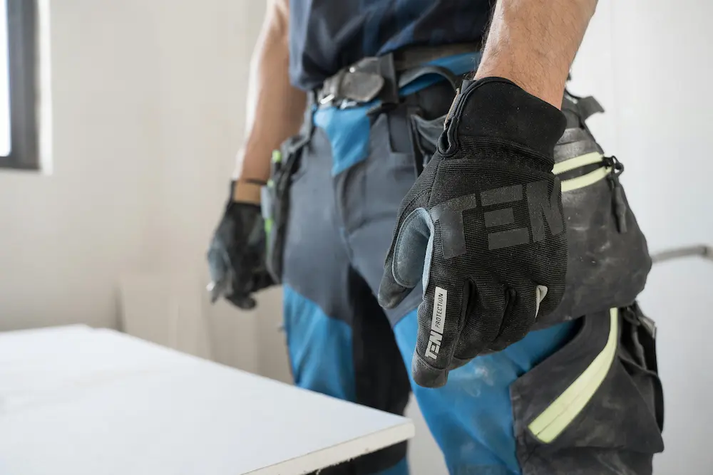 Cómo elegir los tipos de guantes de seguridad industrial adecuados para cada riesgo