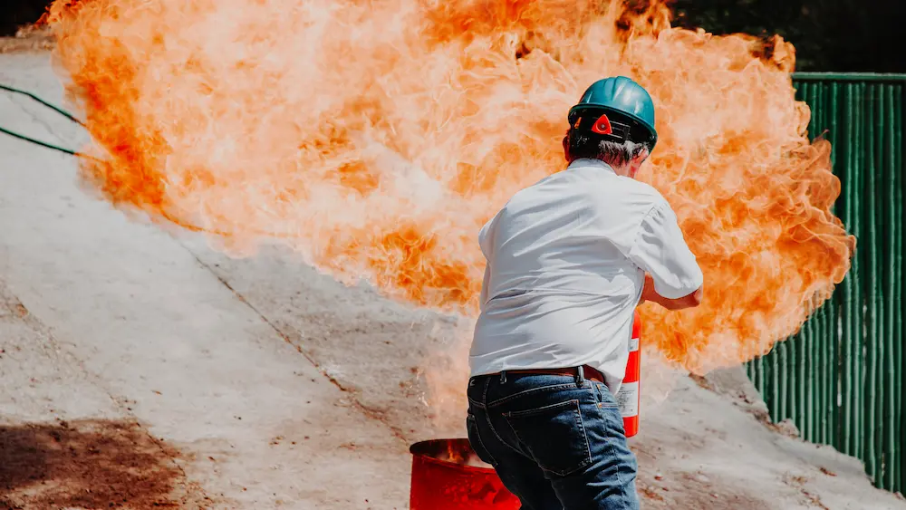 ¿Cómo utilizar correctamente un extintor en una emergencia?