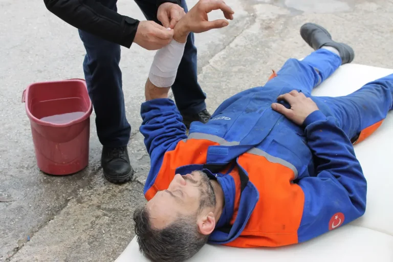 Los riesgos mecánicos que más accidentes provocan en la industria y cómo prevenirlos