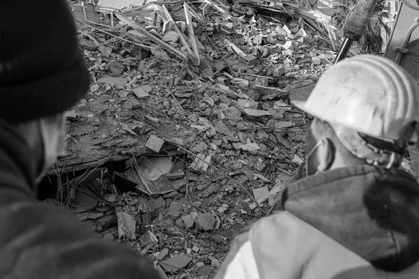 Qué hacer durante un temblor en el trabajo para reducir los riesgos