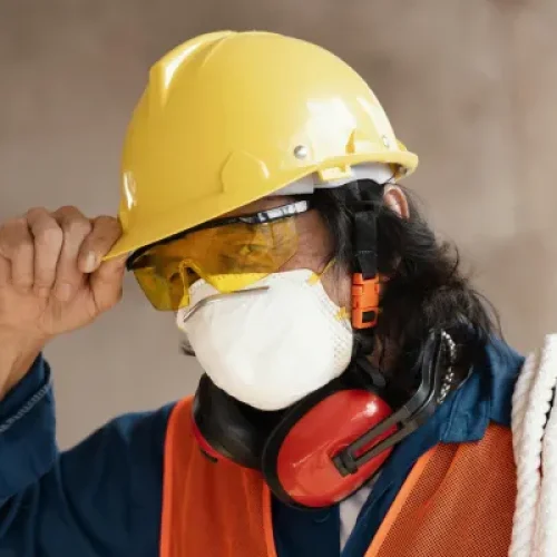 Casco de seguridad con barboquejo